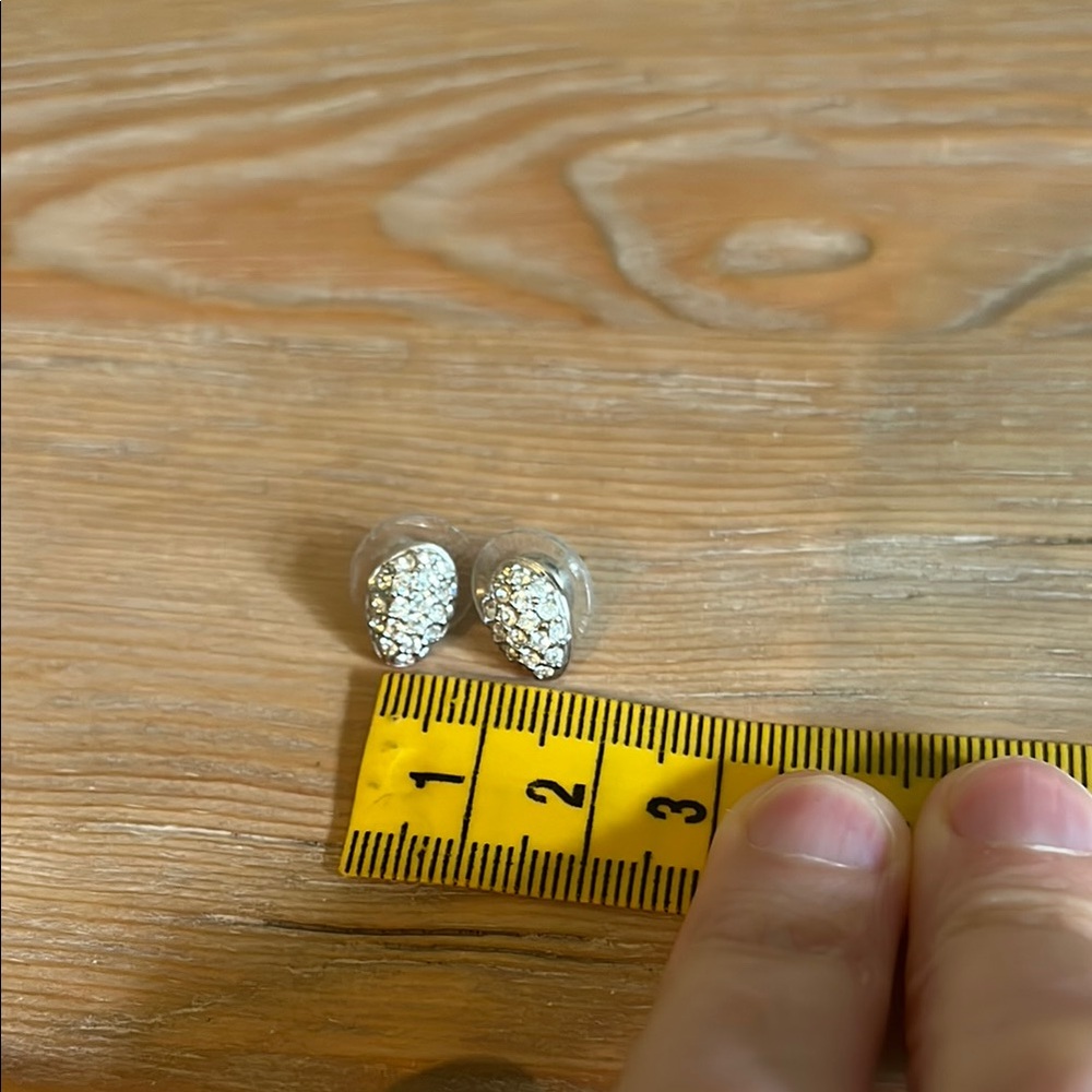 Swarovski Vintage Elegant Silver Crystal Stud Earrings - Picture 8 of 8